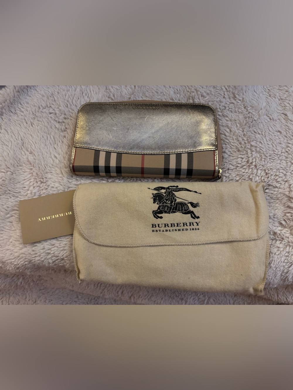 ✨Rare Vintage Burberry Metallic Gold Leather & Nova Check Zip Wallet